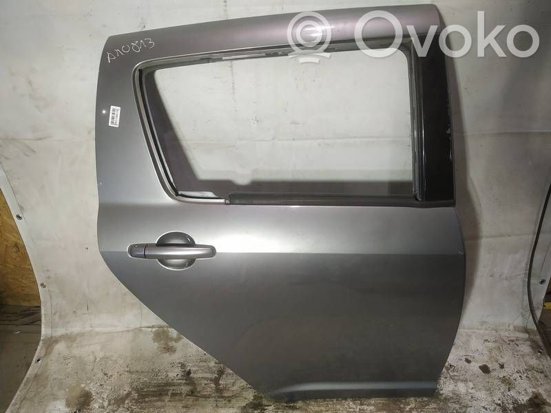 Suzuki Swift I Задняя дверь 