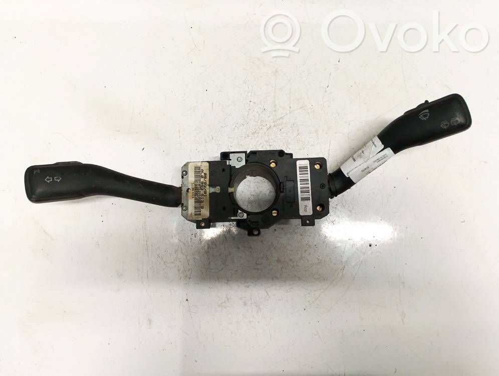 Volkswagen Golf IV Leva/interruttore dell’indicatore di direzione e tergicristallo