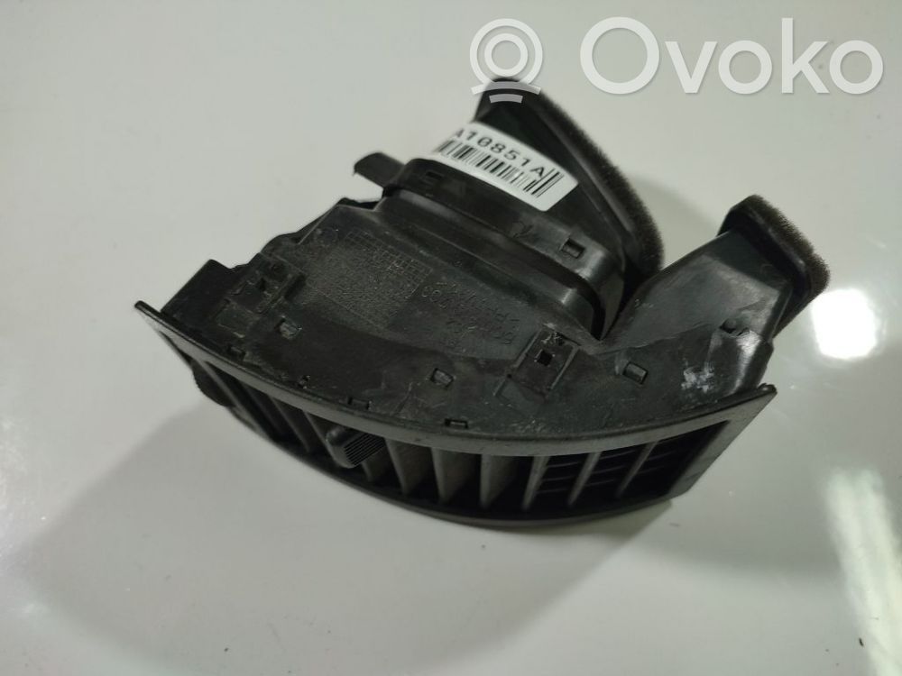 Volkswagen Polo IV 9N3 Rejilla de ventilación central del panel