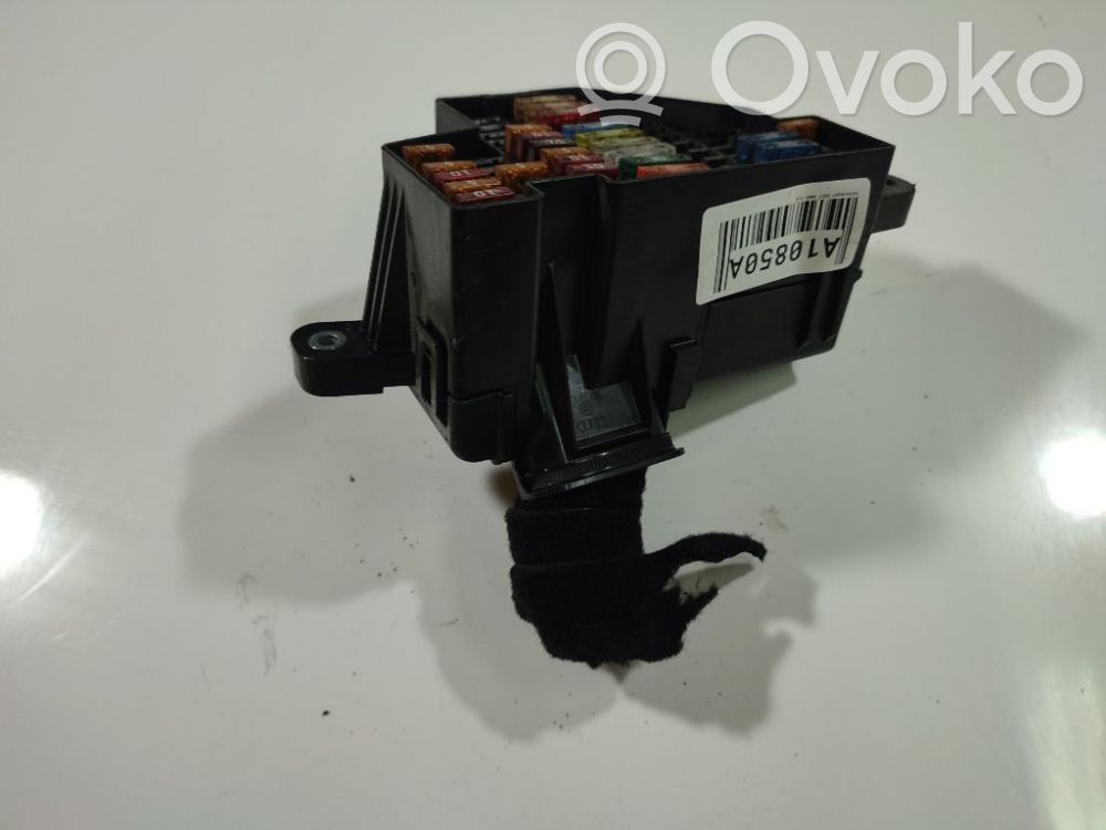 Volkswagen Golf V Juego de caja de fusibles 