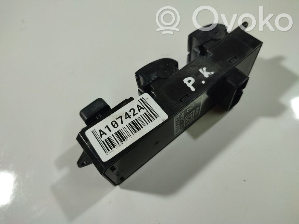 Interruptor del elevalunas eléctrico   800BA05B,800BA05B,8608A058,C8DD606M,C8DD606M
