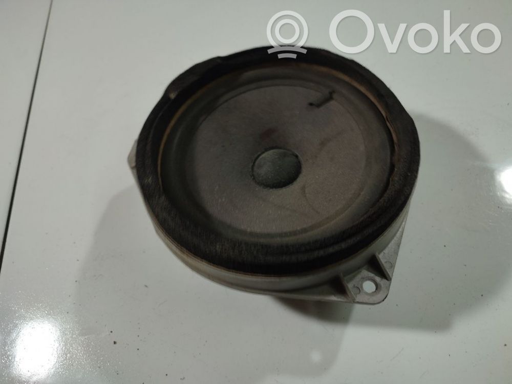 Subaru Legacy Etuoven kaiutin 