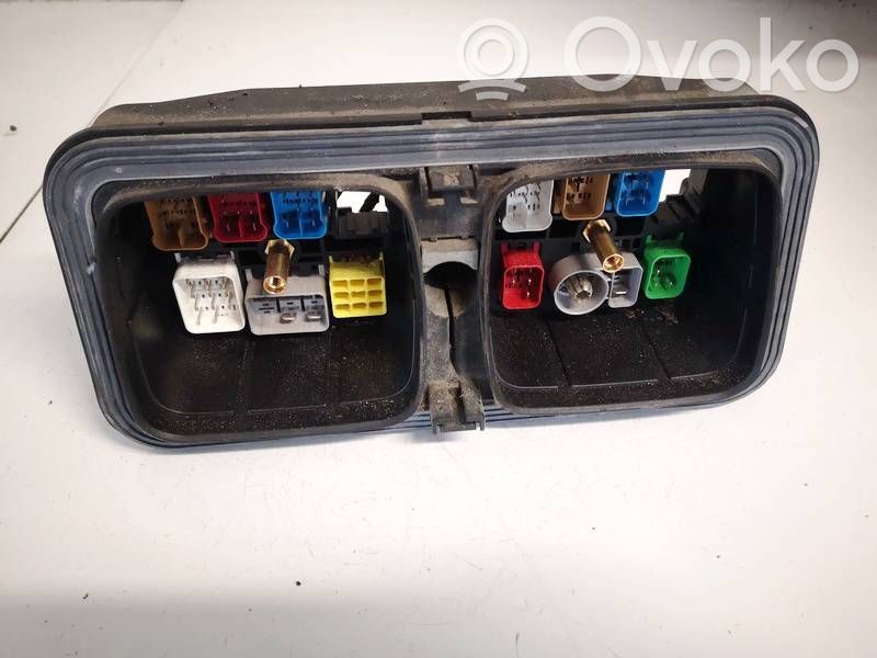 Volkswagen Polo IV 9N3 Skrzynka bezpieczników / Komplet 