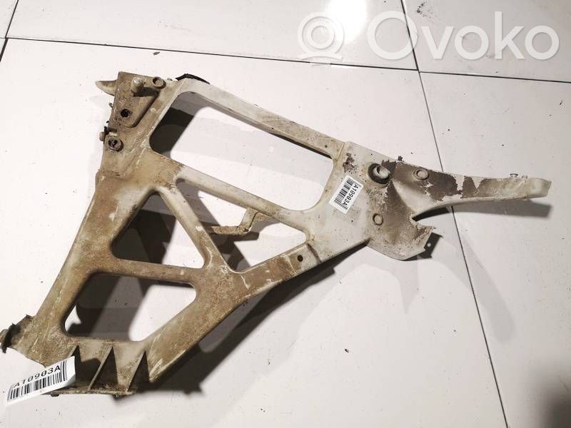 Ford Focus Задний держатель бампера 