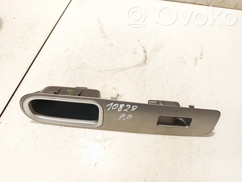 Subaru B9 Tribeca Moldura del interruptor de la ventana de la puerta delantera 