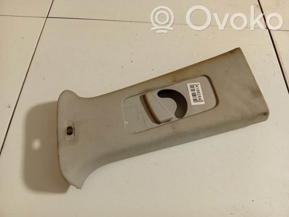 Volkswagen Polo IV 9N3 (B) Revêtement de pilier (haut)