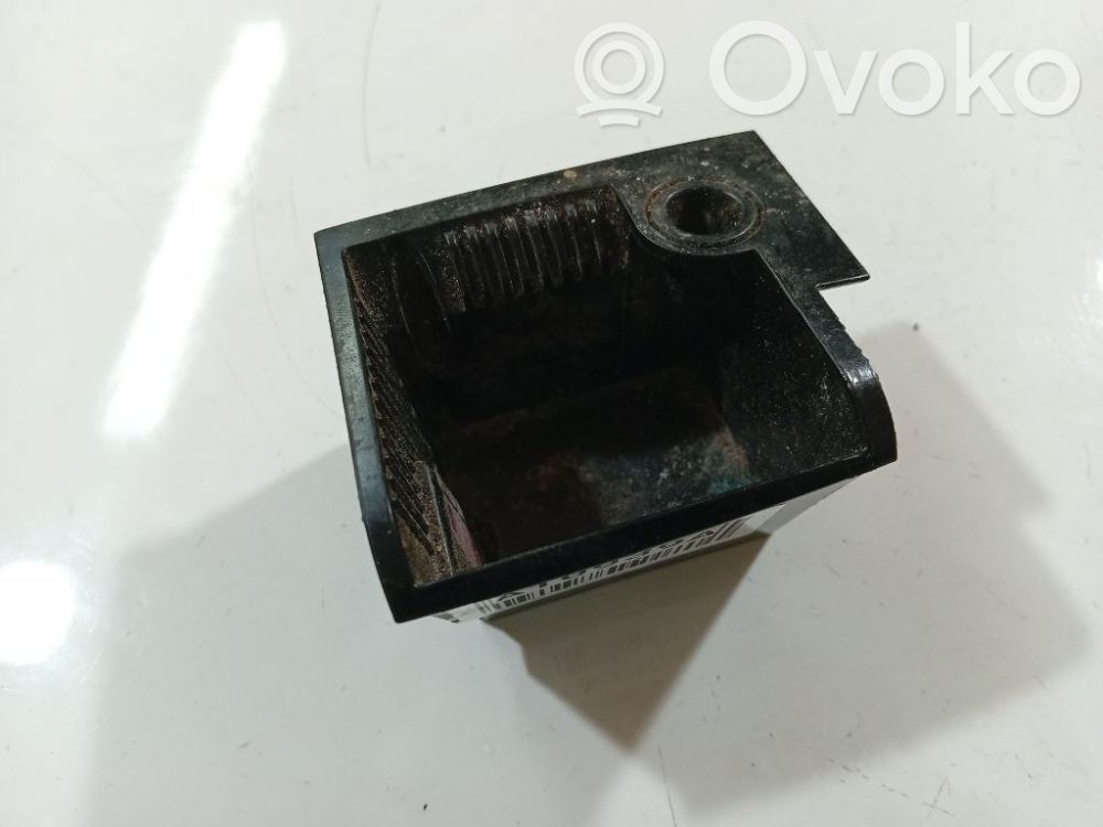 Volkswagen Polo IV 9N3 Popielniczka deski rozdzielczej 