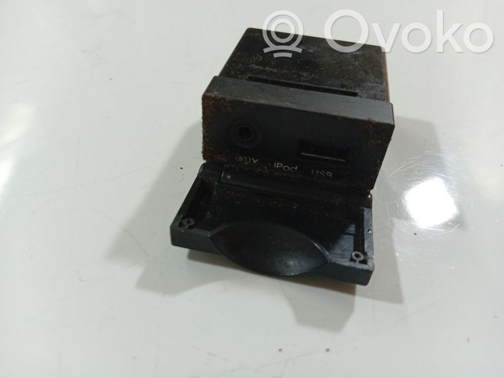 Hyundai i30 Enchufe conector USB 