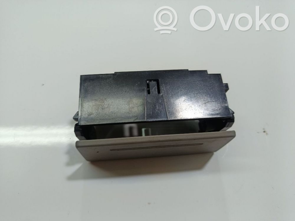 Audi A6 S6 C6 4F Aschenbecher 