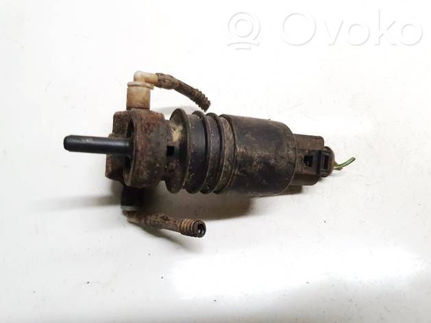Volkswagen PASSAT B5 Pompa lavavetri parabrezza/vetro frontale 