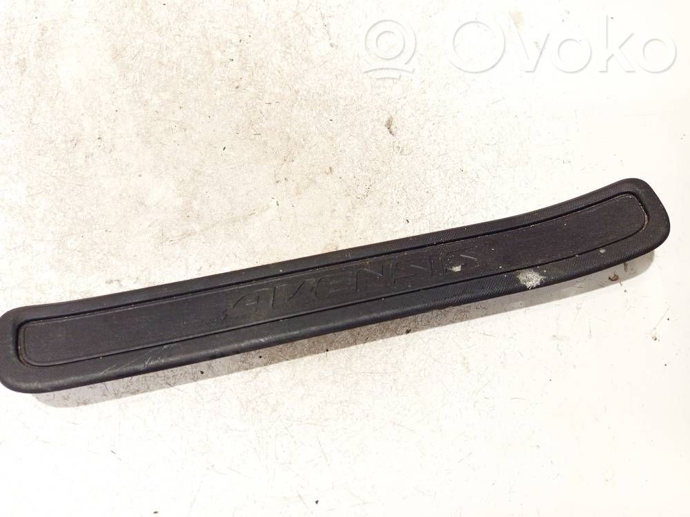 Toyota Avensis T270 Copertura del rivestimento del sottoporta posteriore