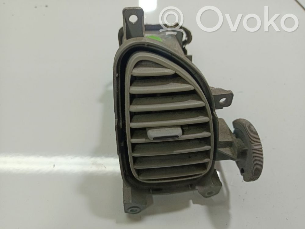 Nissan Almera Tino Centrinės oro grotelės 