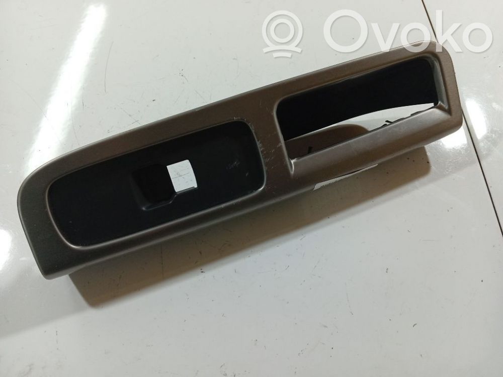 Front door window switch trim   8679669,8679669,8679669