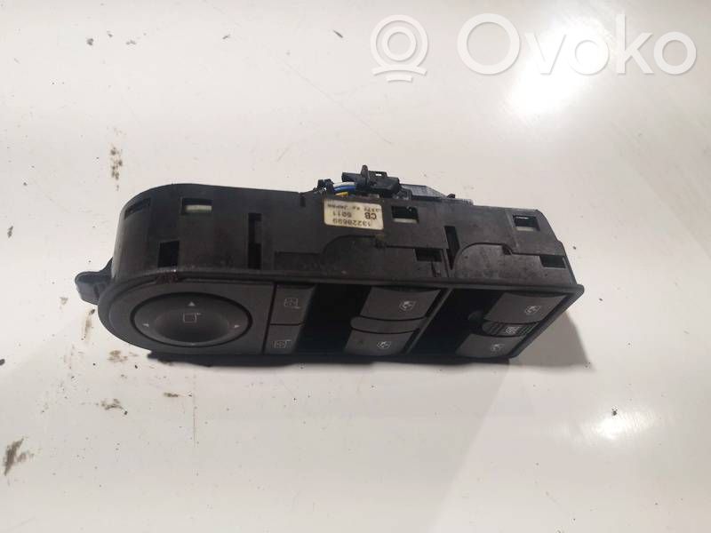Nissan Almera Tino Rivestimento pulsantiera finestrino della portiera anteriore