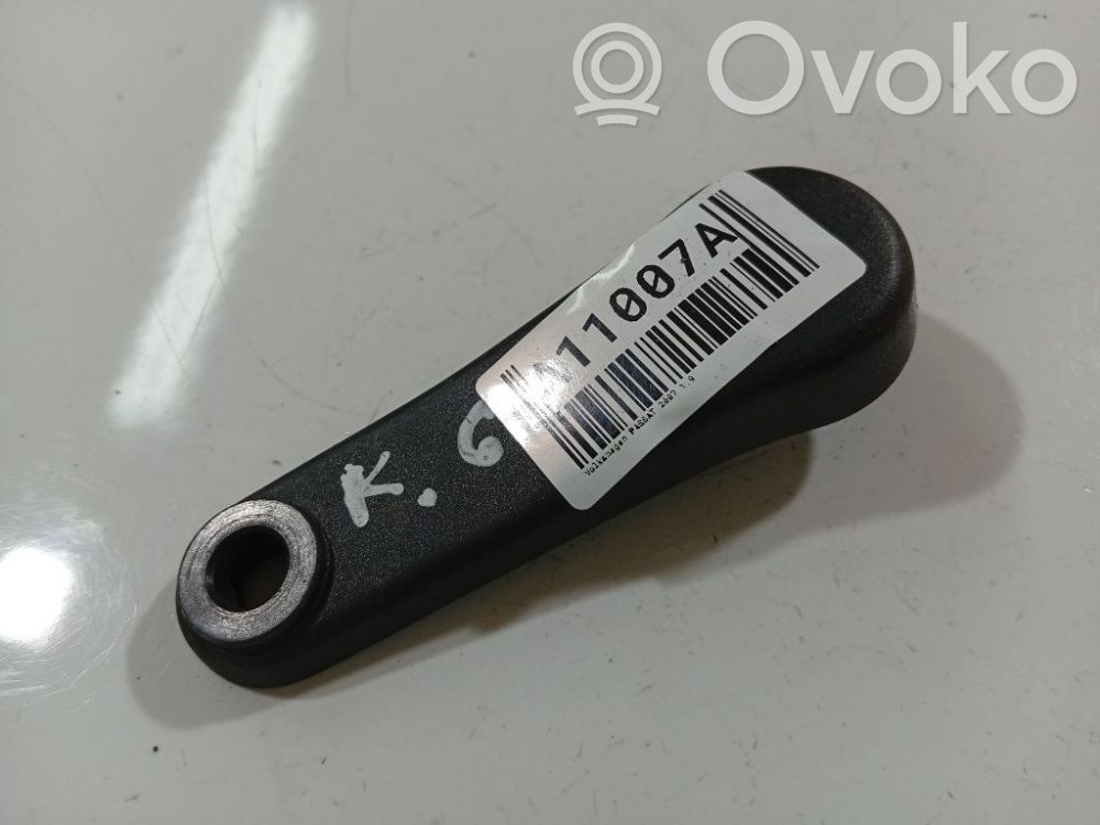 Volkswagen PASSAT B6 Poignée manivelle de lève-vitre de porte avant