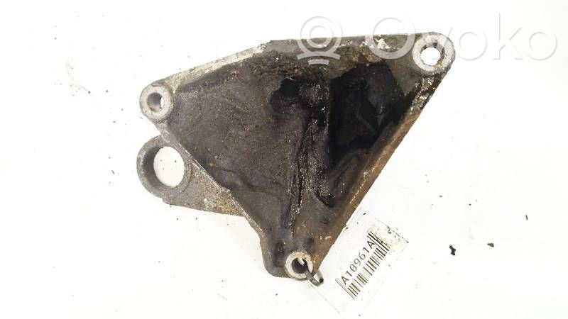 Engine mounting bracket   8D0399114,8D0399114S,8D0399114,8D0399114S