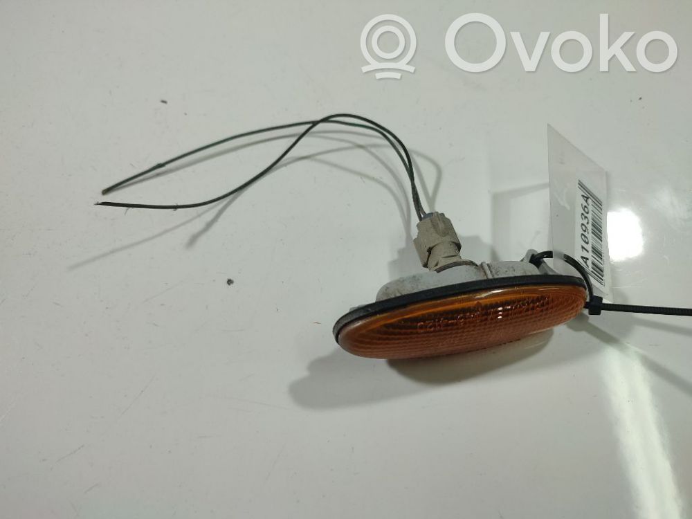 Mazda Premacy Semnalizator bară față 