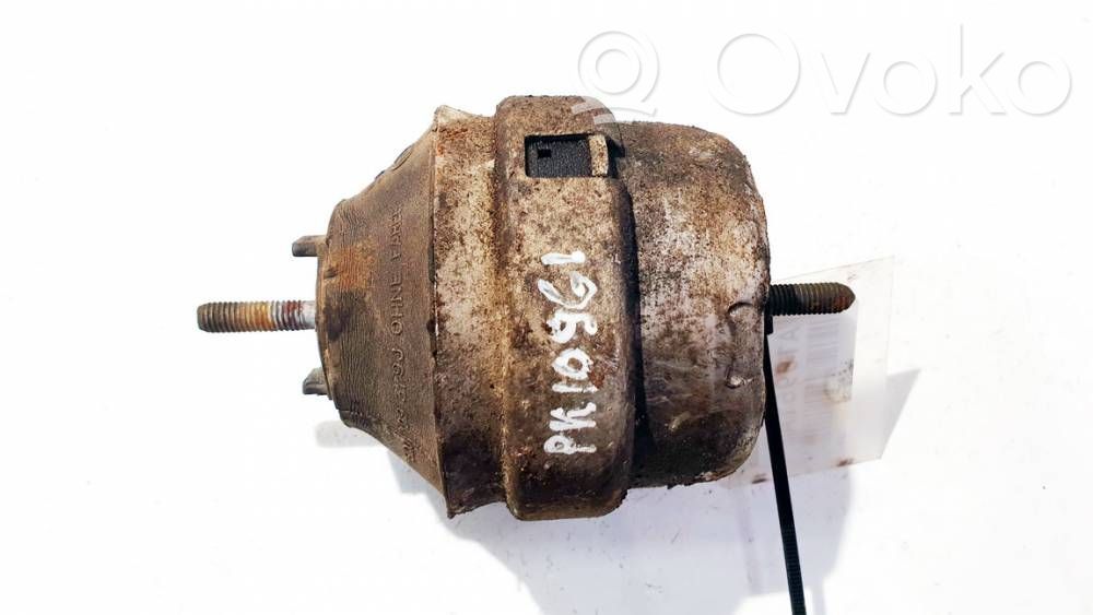 Audi A4 S4 B5 8D Supporto di montaggio del motore 