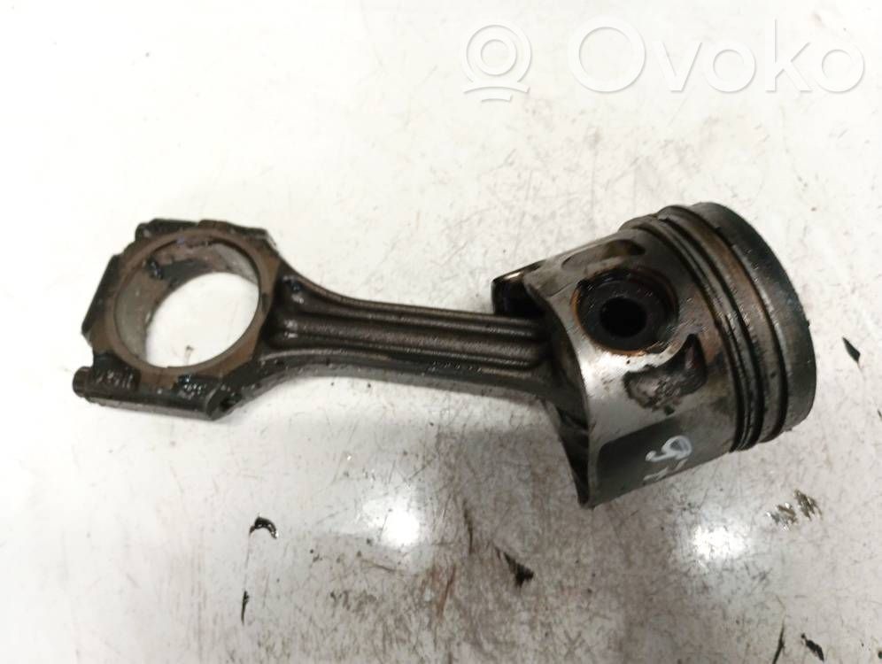 Volkswagen PASSAT B5 Piston cu bielă 