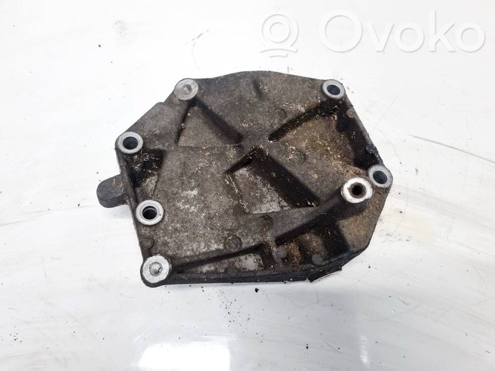 Opel Zafira B Łapa / Mocowanie silnika 