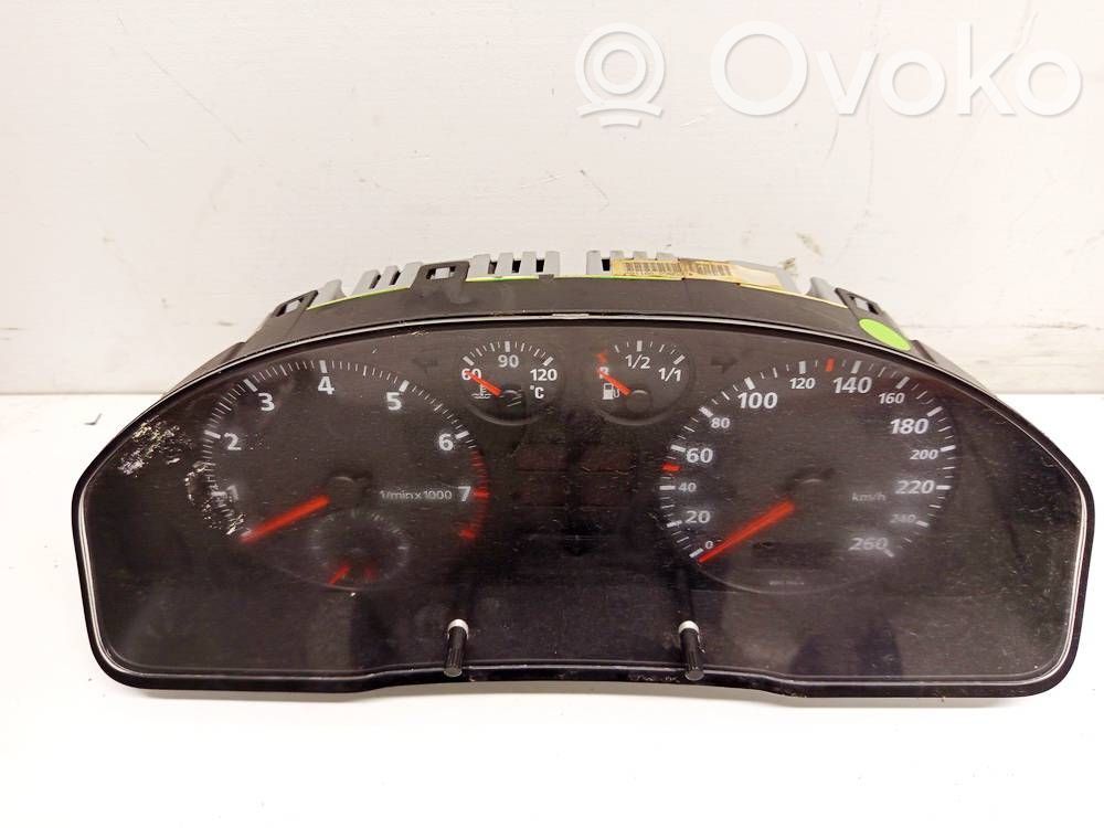 Audi A4 S4 B5 8D Licznik / Prędkościomierz 