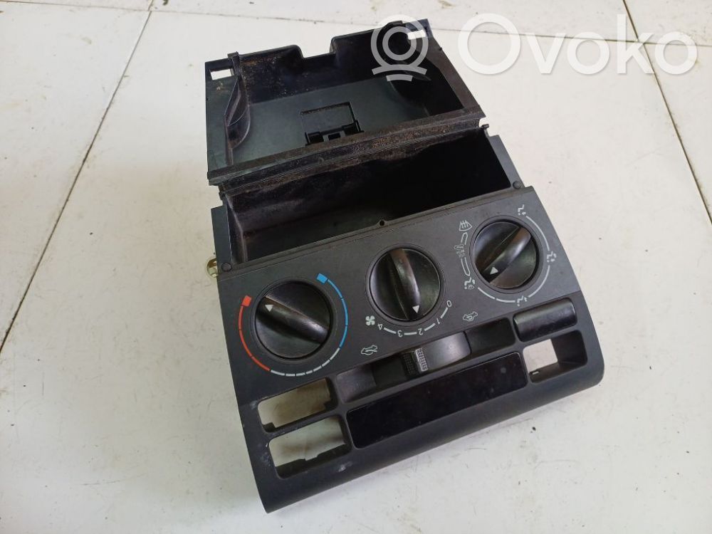 Toyota Corolla E120 E130 Panel klimatyzacji 