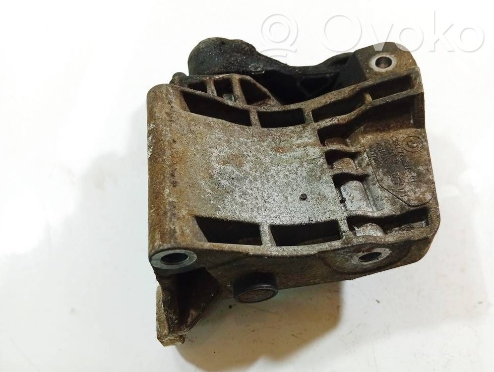 BMW X5 E70 Engine mounting bracket 