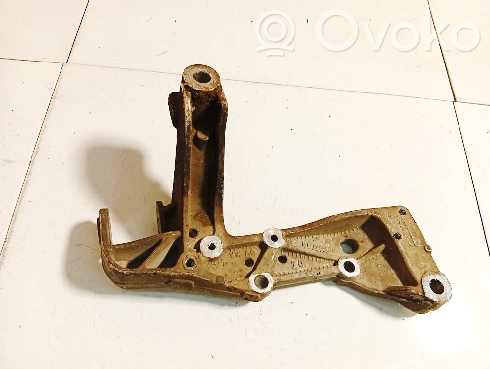 Querlenker Achsschenkel vorne   1K0199296E,1K0199296E