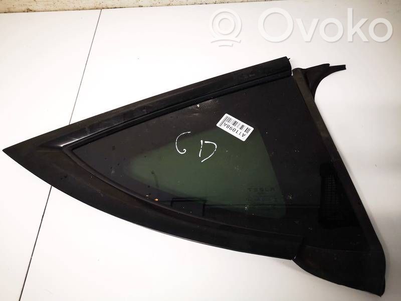Tesla Model Y Geam lateral spate 
