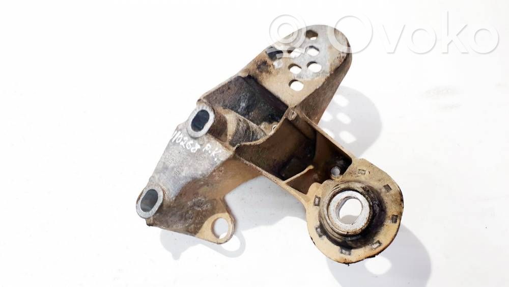 Engine mounting bracket   4B0199351B,4B0199351B