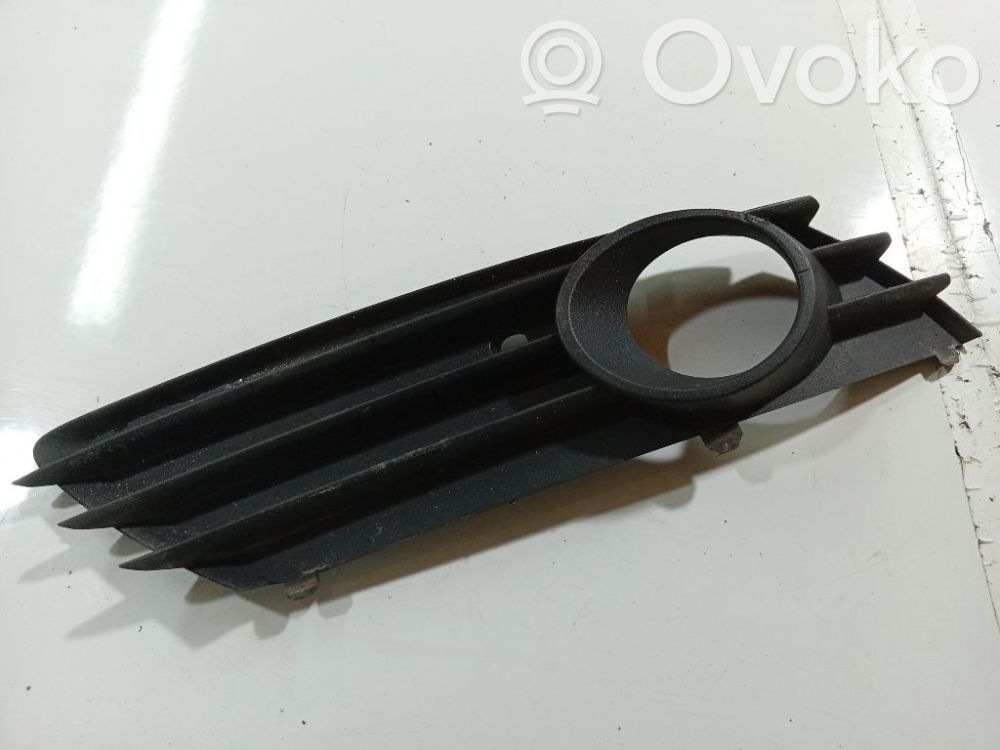 Opel Astra H Mascherina inferiore del paraurti anteriore 