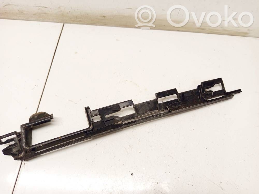 Volkswagen PASSAT B6 Uchwyt / Mocowanie zderzaka tylnego 