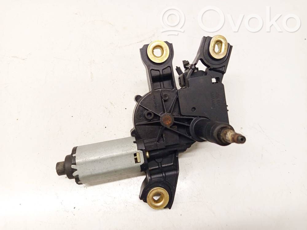 Volkswagen PASSAT B6 Motor ștergător lunetă 