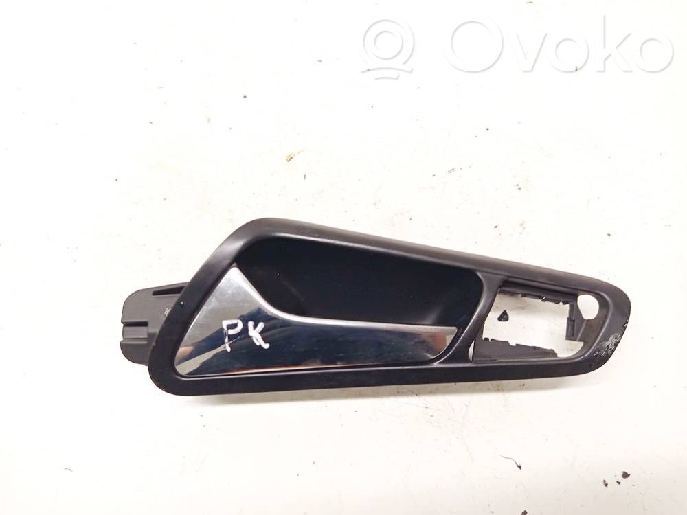 Volkswagen PASSAT B6 Manecilla interna puerta delantera 