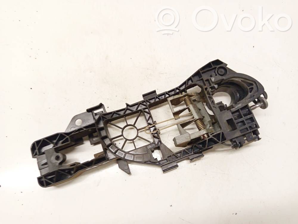 Volkswagen PASSAT B6 Manecilla externa puerta delantera 