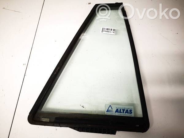 Suzuki Grand Vitara II Ventanilla de ventilación de la puerta trasera 