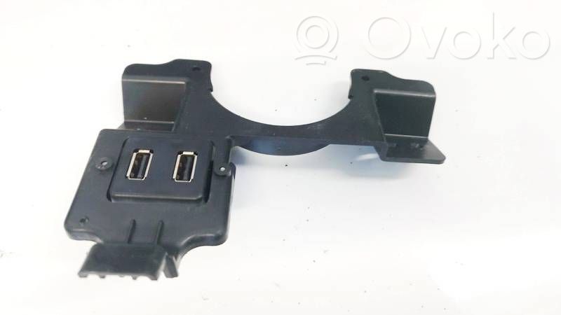 USB-pistokeliitin   100481501B,100481501B,100481501B