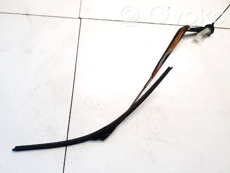 KIA Cerato Brazo del limpiaparabrisas delantero 