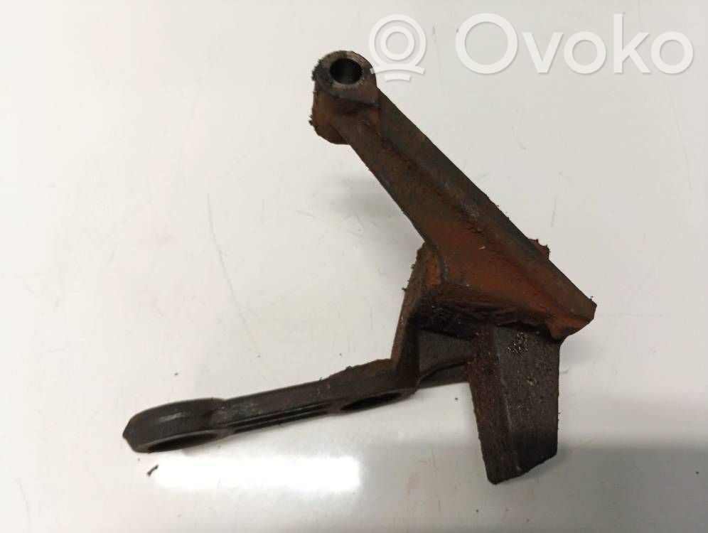 Peugeot 307 Engine mounting bracket 