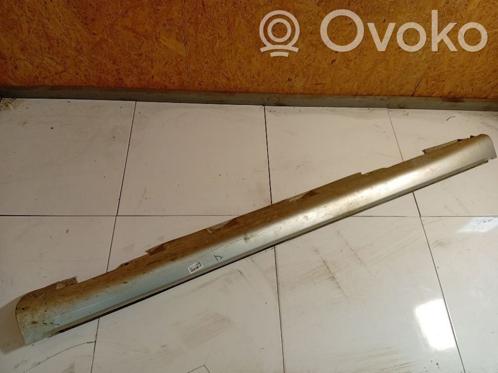 Toyota Corolla Verso AR10 Sottoporta