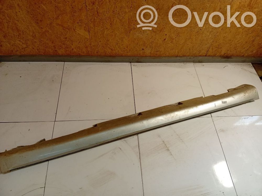 Toyota Corolla Verso AR10 Sottoporta