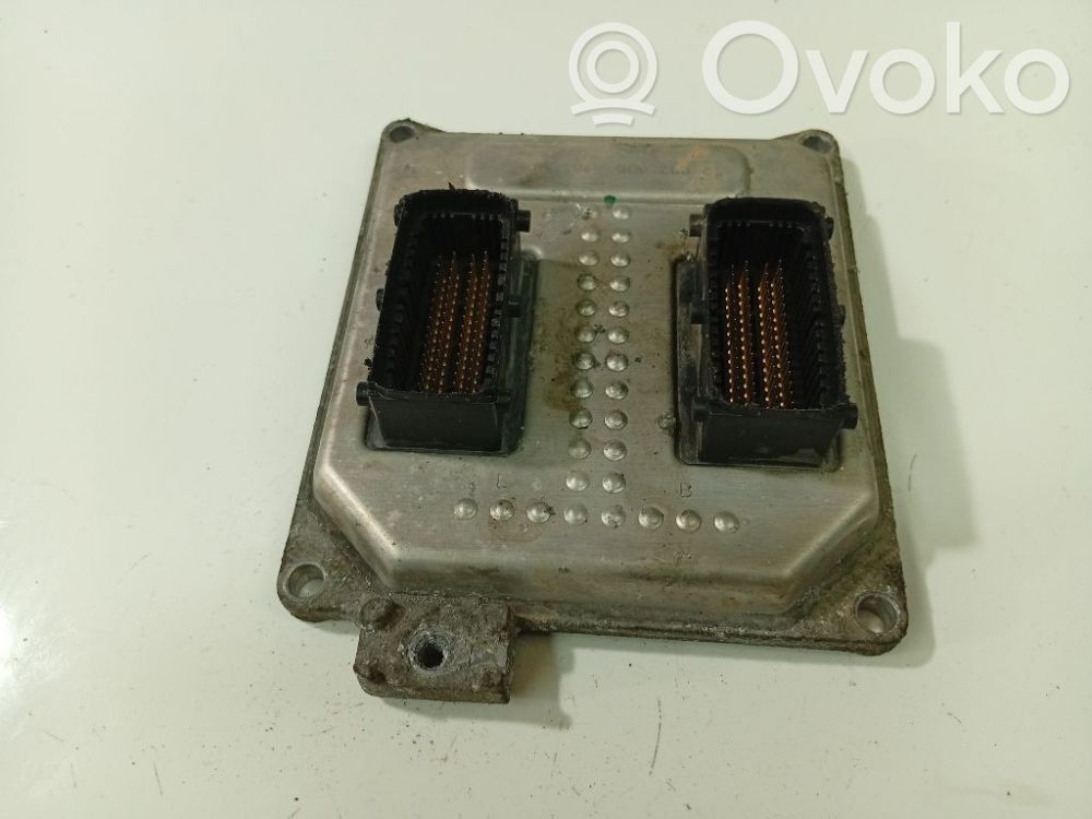 Opel Zafira B Unitate/modul de control motor 