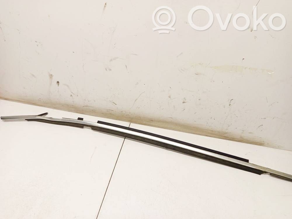 Volvo XC90 Listwa / Uszczelka szyby drzwi 