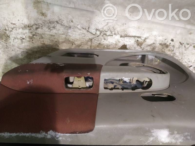 Revestimiento de puerta delantera