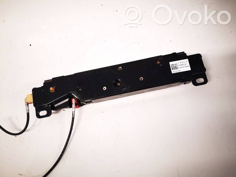 Tesla Model 3 Steuergerät Antenne 