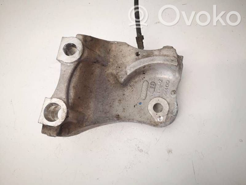 Honda CR-V Engine mounting bracket 