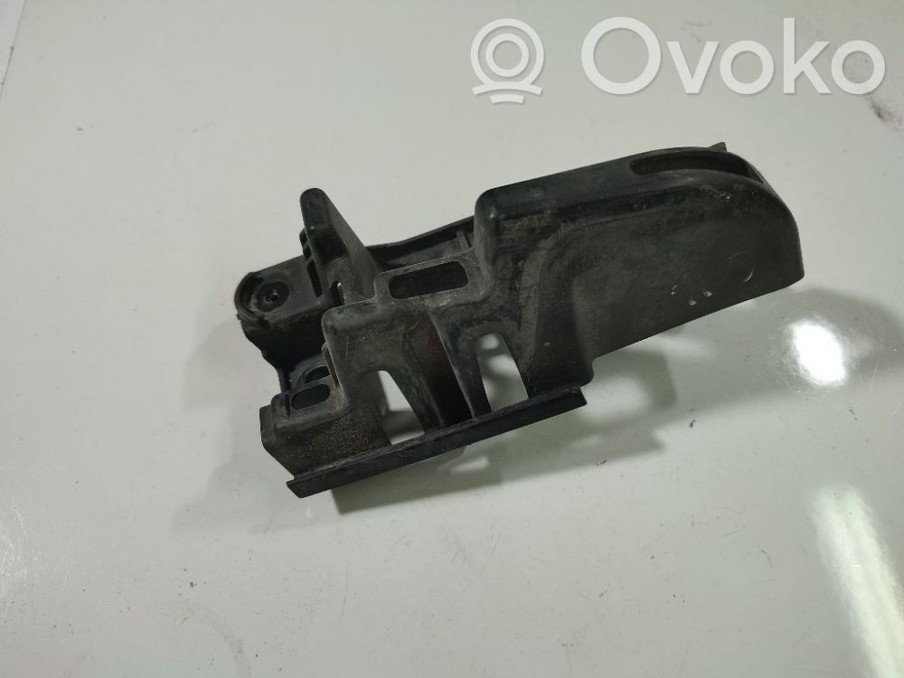 Rear bumper mounting bracket