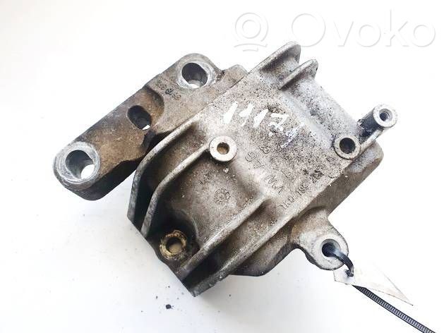 Volkswagen PASSAT B6 Supporto di montaggio del motore