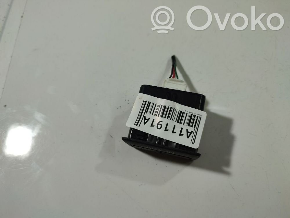 USB-pistokeliitin