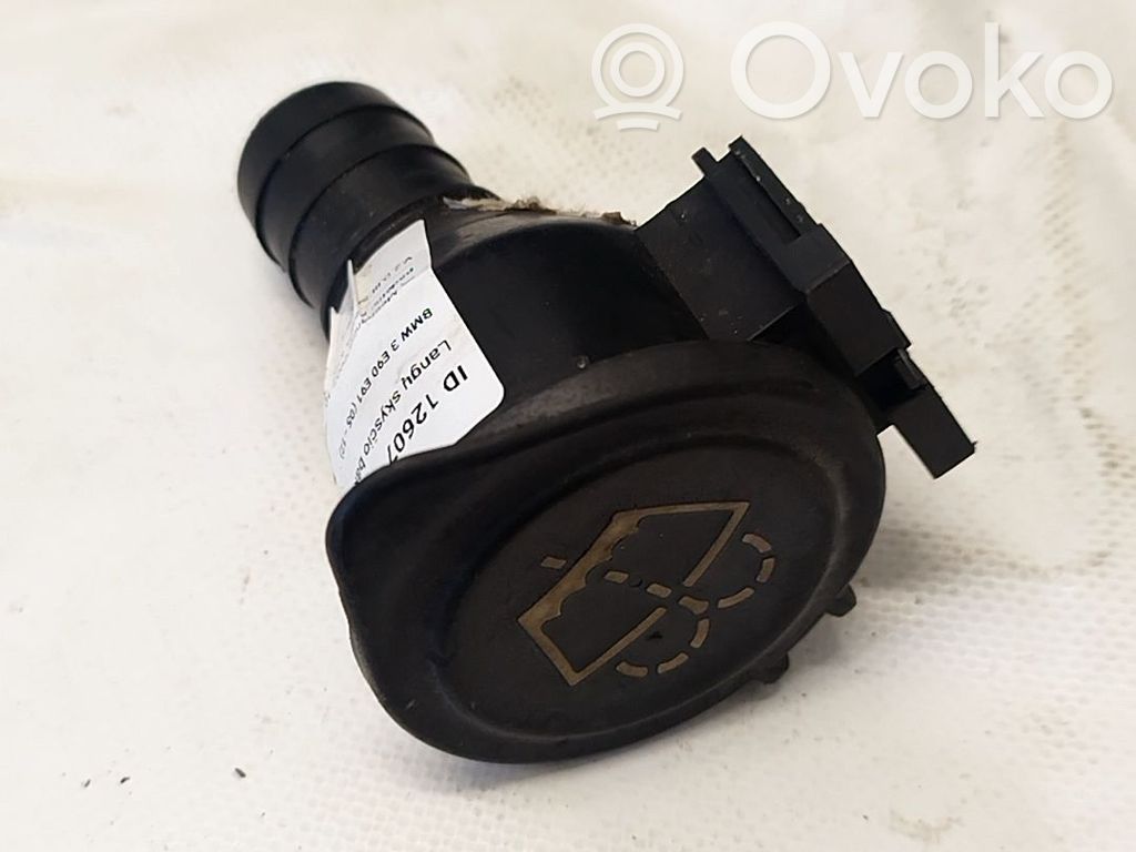 Windscreen/windshield washer pump   235576,23557610,235576,23557610,67126934159,67128377612